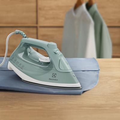 ELECTROLUX PLANCHA A VAPOR Y SECO CON TECNOLOGIA POWERVAPOUR ESI51
